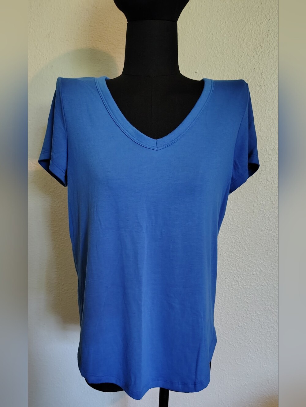 SO Goods For Life 3-Pack Scoop & V Neck Tops Blue, Light Blue, Olive Women Small - Picture 8 of 13